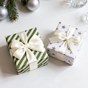 ริบบิ้นผ้าซาตินสองด้าน ขนาด 4 ซม. ยาว 100 หลา พิมพ์ลายฟอยล์สีทอง/สีเงิน เป็นมิตรกับสิ่งแวดล้อม ผลิตจากโพลีเอสเตอร์ 100% ขายส่ง - Product Image 4