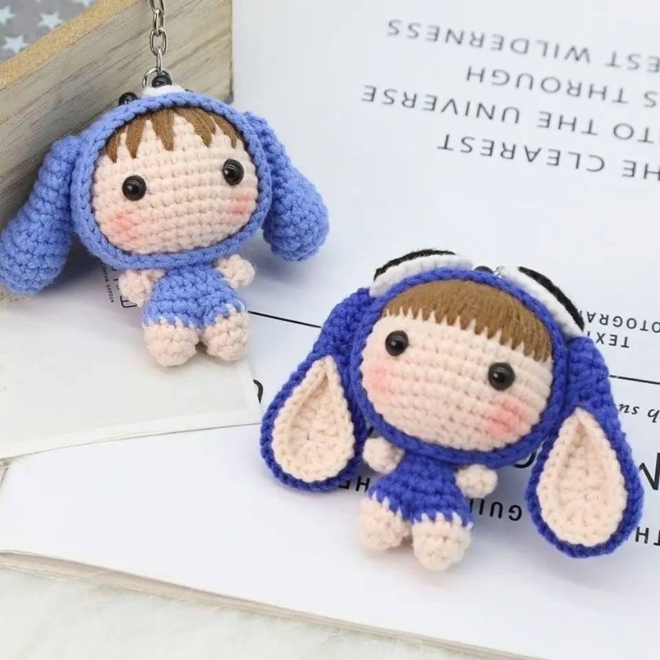 Portachiavi per bambole fatte a mano in lana all'uncinetto