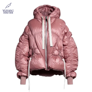 YuFan ODM Nouveau design rouge Manteaux matelassés irréguliers pour femmes Hiver Tissu plissé Veste en duvet - Product Image 5
