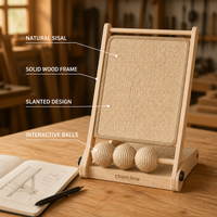 Griffoir pour chat en sisal, planche inclinée en bois avec balles interactives, design pliable, protection contre les griffures pour chats d'intérieur