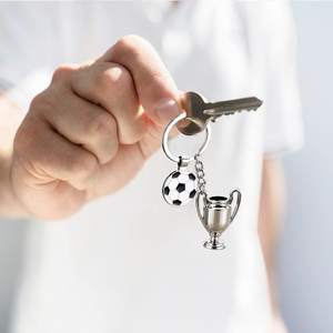 Cadeaux en gros à bas prix Événements de football Sports Souvenirs promotionnels Fans Coupe des champions Accessoires Mousqueton <span class=keywords><strong>Porte</strong></span>-clés en métal - Product Image 5