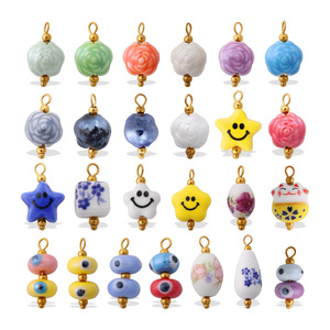 Galerie de peintures céramiques |   Perles en céramique peintes à la main avec breloques en acier inoxydable plaqué or PVD 18 carats pour enfants – Tendance DIY - Product Image 4