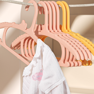 Cintres en plastique pour enfants Lavinia, antidérapants, colorés, en gros, cintres pour bébés, cintres en plastique pour vêtements - Product Image 4