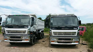 Camion malaxeur ISUZU d'occasion à prix avantageux, modèle 2016, avec moteur et pompe, haute qualité, bon état - Product Image 2