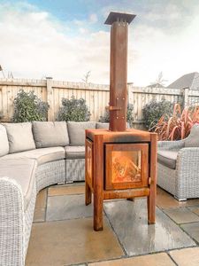 Cheminée extérieure autonome à bois avec porte en verre, style rustique, structure en fer, pour chauffage de patio, foyer - Product Image 1