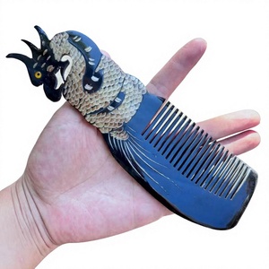 Peigne en corne de buffle sculpté à la main, forme de dragon, art populaire, peigne de massage pour cheveux, thème animal, artisanat naturel - Product Image 1