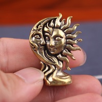 Pièce décorative rétro soleil et lune en laiton, œuvre d'art en métal, décoration de bureau créative, petit objet décoratif