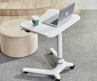 Bureau surélevé pneumatique portable et convertible OMNI Modern avec hauteur réglable et roulettes