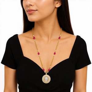 Collar Personalizado Chapado en Rodio con Medallón de la Virgen María en Madreperla, Colgante Halo con Circonitas Cúbicas Baguette, Cadena de Perlas de Agua Dulce, Regalo para Mujer - Product Image 1