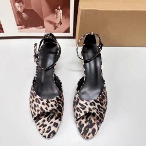 Nuevo 2024 verano moda estampado de leopardo punta abierta tacón flaco correa trasera baja <span class=keywords><strong>zapatos</strong></span> de <span class=keywords><strong>mujer</strong></span> boca de pescado sandalias con correa de una línea - Product Image 4