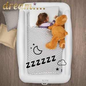 Lit de voyage <span class=keywords><strong>gonflable</strong></span> portable pour tout-petits avec pare-chocs de sécurité, ensemble de <span class=keywords><strong>matelas</strong></span> pneumatique pour enfants avec pompe et sac de transport pour le camping - Product Image 1