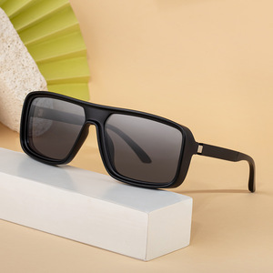 Nuevas gafas de sol con montura cuadrada para hombre, de plástico negro y metal, protección UV400, gafas de sol para exteriores, transmitancia clase 2 - Product Image 1