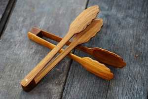 Pinces en bois artisanales pour la cuisine, le service, la grillade et la manipulation des aliments en cuisine, fabriquées en bois naturel durable pour la cuisine quotidienne - Product Image 6