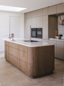 Remodelación de Cocina Modular Moderna y Artística con Diseño de Isla, Encimera de Mármol, Grifo, Cajón, Canasta y Construcción de Madera Contrachapada - Product Image 5