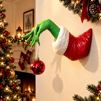 Décoration murale style Grinch avec ornement boule rouge, monstre vert à suspendre, décorations festives pour Noël et fêtes à la maison