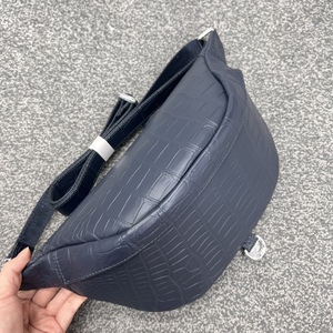 Sac de poitrine/d'épaule/sac bandoulière pour homme en cuir véritable fait main, décontracté, élégant, imperméable, durable, portable - Product Image 1