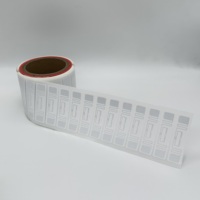 Étiquette de vêtement Rfid personnalisée autocollant adhésif UHF Rfid rouleau de papier étiquette Rfid étiquette longue portée autocollant UHF passif imprimable