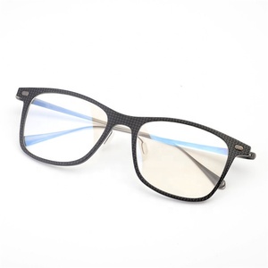 Montura <span class=keywords><strong>de</strong></span> Gafas <span class=keywords><strong>de</strong></span> Fibra <span class=keywords><strong>de</strong></span> Carbono con Clip Magnético y Múltiples <span class=keywords><strong>Lentes</strong></span> Polarizadas <span class=keywords><strong>para</strong></span> el Sol B6034 - Product Image 2