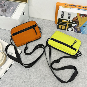 Borsa a Tracolla Multifunzionale in Nylon di Alta Qualità con Porta Bottiglia d'Acqua per Escursionismo e Uso Quotidiano - Moda - Product Image 2