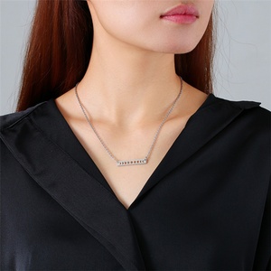 Collar de Barra Plana de Acero Inoxidable de Diseño Simple para Mujer - Product Image 5
