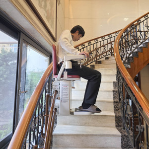 Système d'ascenseur d'<span class=keywords><strong>escalier</strong></span> incurvé sur mesure, équipement d'accessibilité résidentielle <span class=keywords><strong>pour</strong></span> les <span class=keywords><strong>personnes</strong></span> âgées et les <span class=keywords><strong>personnes</strong></span> handicapées - Product Image 5