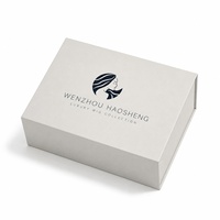 Boîte rigide magnétique en papier blanc spécial, une seule pièce, avec logo imprimé UV, rembourrage intérieur en satin pour l'emballage de lingerie de mariée