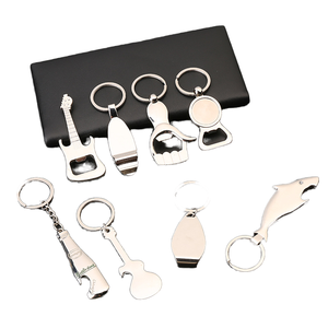 Porte-clés en alliage de zinc et acier inoxydable en forme de guitare, logo personnalisé, finition polie, émail, souvenir de festival de musique et concert - Product Image 3