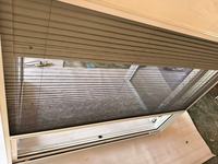 Ventana Moderna de PVC con Apertura Horizontal y Vertical, Persiana Enrollable Manual, Apertura Lateral y Vertical con Mosquitera