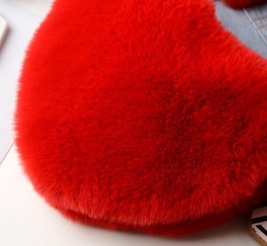 กระเป๋าถือกำมะหยี่รูปหัวใจสำหรับเด็กผู้หญิงของขวัญน่ารักกระเป๋าผู้หญิงขนเทียมสะพายข้าง - Product Image 2