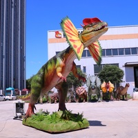 Dinosaure animatronique Dilophosaurus pulvérisant de l'eau, robot de simulation avec bouche, couronne, cou, corps et queue mobiles pour parc à thème