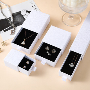 Caja de cajón de collar de papel duro de lujo Almacenamiento de perlas forrado de esponja cartón rectangular personalizado con diseño elegante - Product Image 2