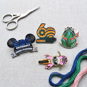Personalice su propio diseño Artesanía de metal Lindo Anime Metal Esmalte duro Pins Pin de esmalte de solapa personalizado - Product Image 6