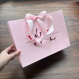 Sac en papier rose personnalisé avec logo imprimé, poignée en nœud papillon en satin noir pour vêtements, cosmétiques, emballage cadeau de vente au détail - Product Image 4