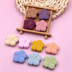 Perles en silicone de qualité alimentaire en forme de fleur d'hibiscus pour la <span class=keywords><strong>dentition</strong></span> des bébés, perles à mâcher DIY, breloques et perles focales pour la fabrication de stylos et de bijoux, vente en gros - Product Image 4