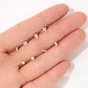 ต่างหูทรงลูกบอลประดับมุกน้ำจืด คริสตัล และเพชรเทียม ทองคำ 14K ยี่ห้อ Gaby ดีไซน์เกลียวแบบกระดูก สำหรับเจาะกระดูกอ่อน  เครื่องประดับเจาะหูสุดอินเทรนด์ - Product Image 3