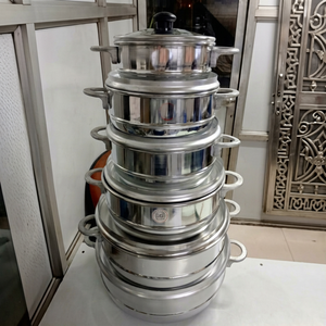Ensemble de 6 casseroles vapeur modernes en acier inoxydable Anax avec couvercles empilables pour la préparation des aliments en cuisine de restaurant - Product Image 1
