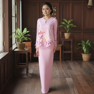 ชุดบาจู คูรุง ขายส่งจากโรงงานโดยตรง เรียบง่าย เป็นมิตรกับสิ่งแวดล้อม สไตล์วินเทจ เคดาห์ ผ้าสม็อค ปักลาย ผ้าเดรป ไม่ต้องรีด ผ้าซีอีเครป ราคาถูก กำลังฮิตในเทศกาลวันรุ่งเรือง - Product Image 1