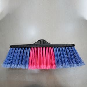 Balais à tête en plastique de couleur vive Owentek pour le nettoyage des sols domestiques, avec manche en bois et joint d'étanchéité - Product Image 1