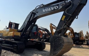 Excavatrice sur chenilles d'occasion EC360, 36 tonnes, moteur, boîte de vitesses, pompe, roulement d'origine, bon prix, faible nombre d'heures de fonctionnement, conforme EPA - Product Image 6