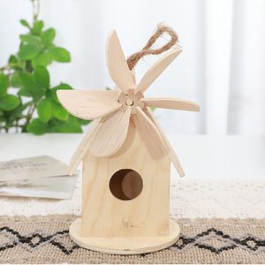 Adorno de casa de pájaros de madera, decoración colgante con forma de mini casa para jardín, exterior, acabado natural de pino - Product Image 2
