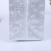 Sac fourre-tout réutilisable en non-tissé écologique et recyclable avec logo personnalisé, finition argentée métallisée, poignées épaule/main pour