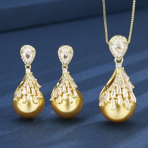 Juego de Joyería de Alta Gama Ecológico con Borlas Chapadas en Oro y Cobre, Collar y Aretes con Perlas Doradas de 16-14MM para Mujer - Product Image 3