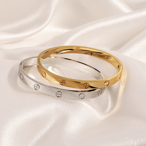 Modisches Schmuck-Armband für Damen und Herren, 18k Vergoldet mit Logo, Hochwertiges Paar-Armband aus Edelstahl - Product Image 3