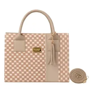 Sac à main beige grande capacité en cuir PU pour femme Fana Kady, avec deux poignées, motif géométrique, idéal pour la plage, et pendentif pompon - Product Image 1