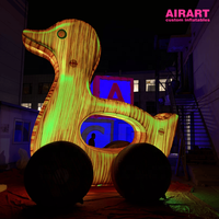 Canard Gonflable Artistique de 5m avec Texture Bois et Roues, Lumière LED pour Exposition d'Art et Festival Culturel