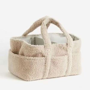 Muestra gratuita: Bolso casual de forro polar Teddy con asas superiores y logotipo personalizado, para pañales y artículos de bebé, con divisores extraíbles. - Product Image 1