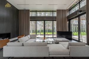 Villa de luxe moderne néo-classique sur trois étages avec façade contrastée et toit solaire, service de rénovation et de conception - Product Image 3