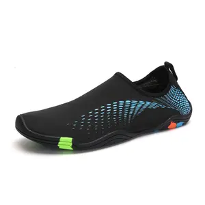 Vente en gros 2024 chaussures d'été réglables plage plastique aqua chaussettes chaussures