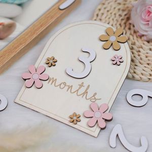 Meilleures ventes : Planche de marquage des étapes de bébé en bois, écologique, pour nouveau-né, accessoire photo style art populaire, sculpture commémorative marguerite - Product Image 1