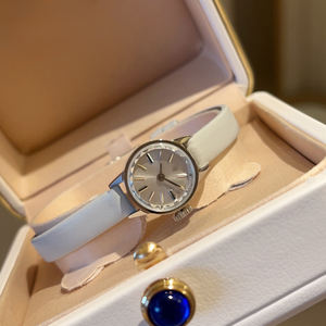 นาฬิกาข้อมือผู้หญิงรุ่นล่าสุดสไตล์โมเดิร์นที่โดดเด่นและล้ำสมัย สามารถผสมผสานได้อย่างอิสระและสวมใส่ไดบ่อยครั้ง - Product Image 5